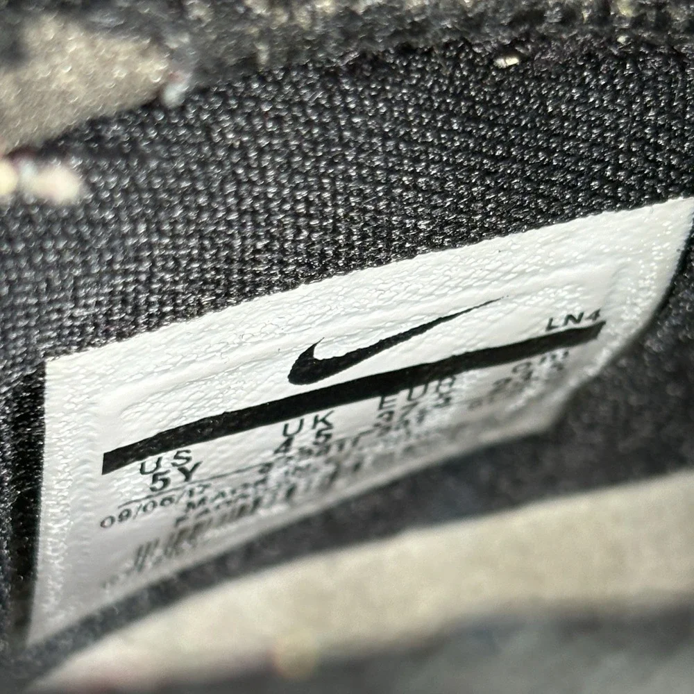 Size 5Y Nike LeBron 15 Four Horsemen (GS)‎ Sneakers 922811-901